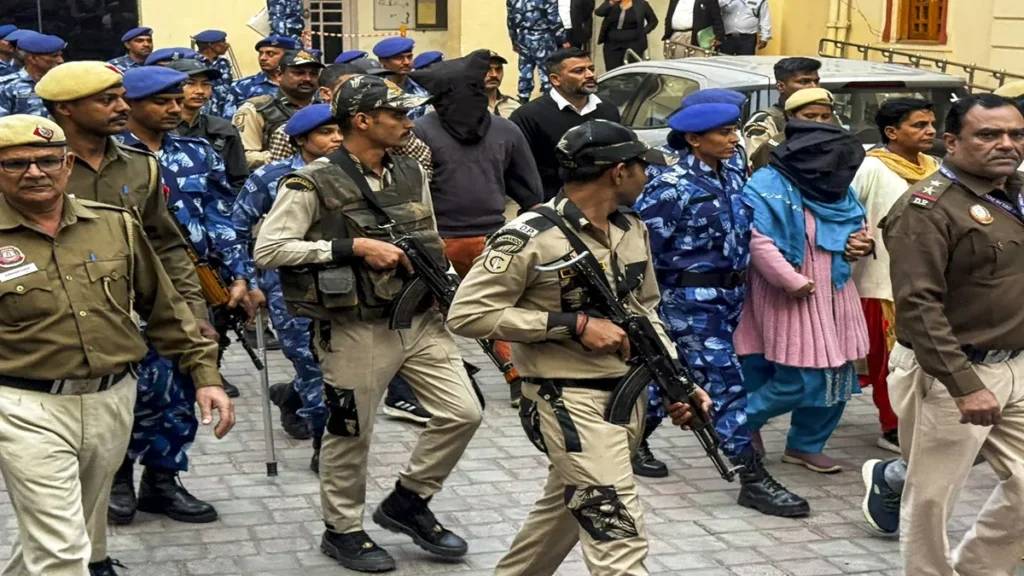 ఢిల్లీ ఉగ్రదాడికి స్వయంగా రూ 26 లక్షలు సమకూర్చిన వైద్యులు!