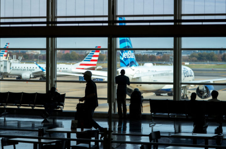 ష‌ట్‌డౌన్‌తో ఒకేరోజు 1200 విమానాలు రద్దు