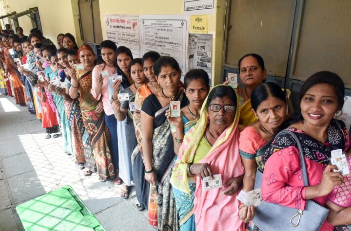 మహిళలకు నగదు బదిలీలతో రాష్ట్రాల ఖజానాలుఖాళీ!