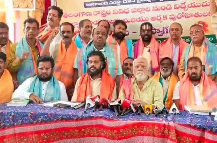 రేవంత్ సర్కార్‌పై అర్చకుల సమరభేరి