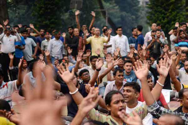 తప్పుడు మత దూషణ ఆరోపణలతో బంగ్లా హిందువులపై దాడులు