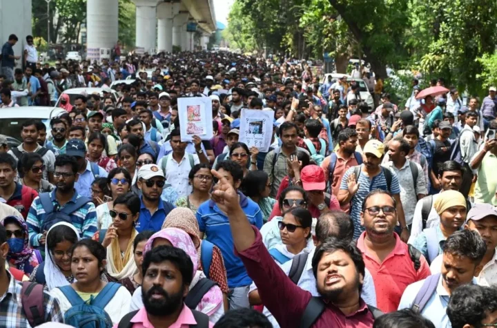 బెంగాల్ లో 32 వేల ఉపాధ్యాయములకు హైకోర్టులో ఊరట!