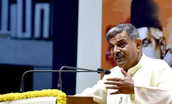 హిందూ కార్యకర్తలు ఏదేశంలోనైనా ధర్మానికి అనువుగా జీవించాలి