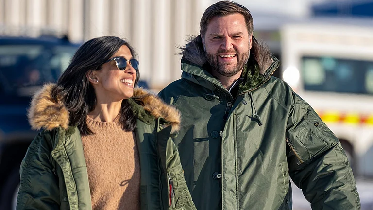 అమెరికా ఉద్యోగాలు క్రైస్తవులకే… హెచ్1బీ వీసాలపై జేడీ వాన్స్