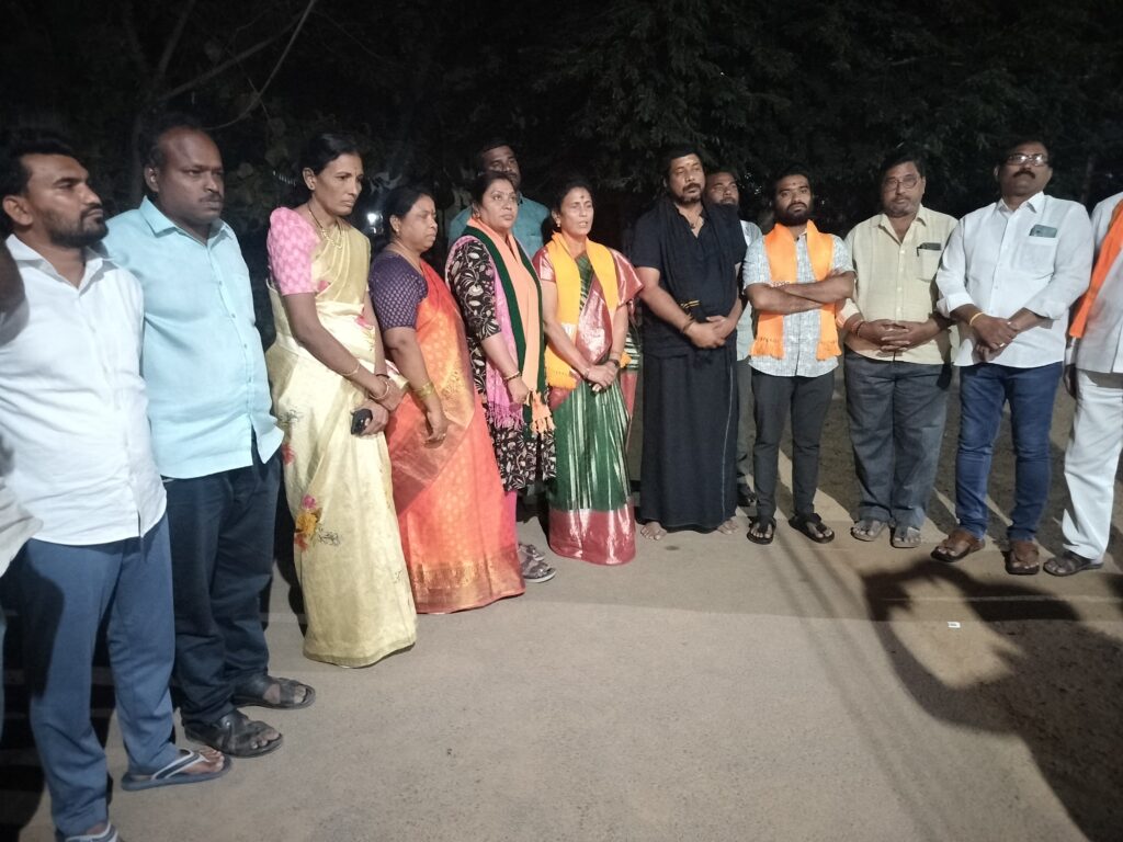 బీజేపీ సర్పంచ్ అభ్యర్థినిపై కాంగ్రెస్ గుండాల దాడి