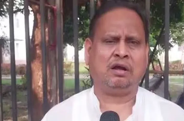 బాబ్రీ నమూనా నిర్మిస్తాన‌న్న టీఎంసీ ఎమ్మెల్యే స‌స్పెన్ష‌న్‌