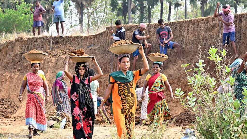 ‘పూజ్య బాపు’ పథకంగా ఉపాధి హామీ పథకం