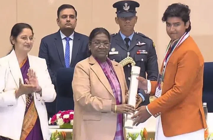 బాల పుర‌స్కారం అందుకున్న క్రికెట‌ర్ వైభ‌వ్