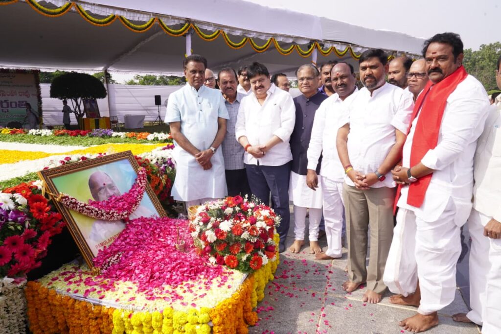 మాజీ ప్రధాని పివి వర్ధంతి సందర్భంగా బిజెపి నివాళులు