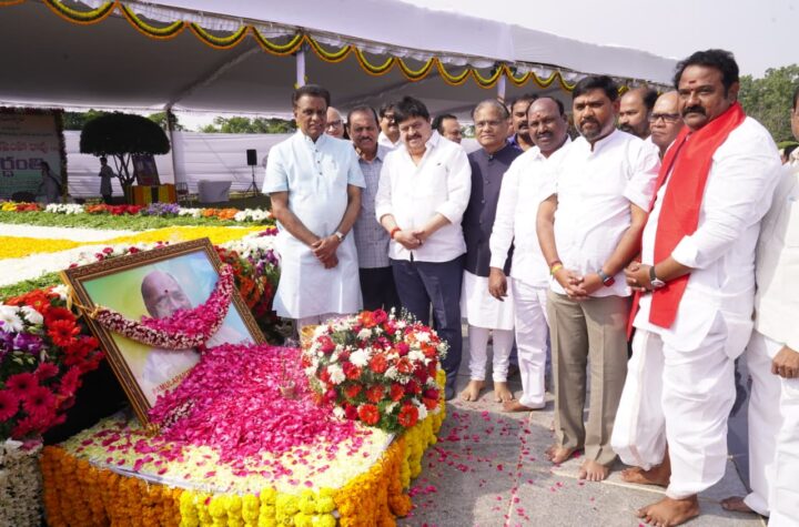 మాజీ ప్రధాని పివి వర్ధంతి సందర్భంగా బిజెపి నివాళులు