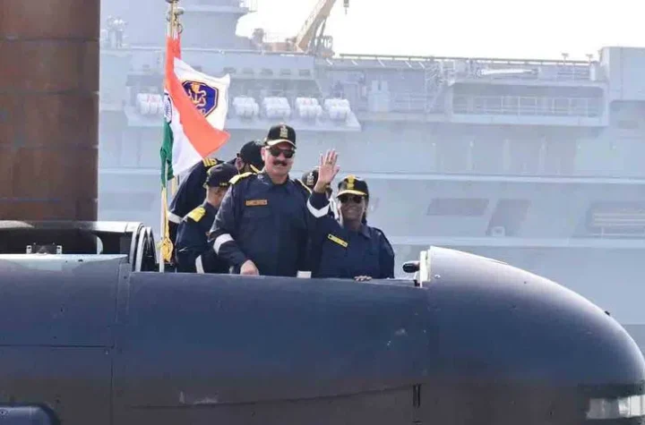 జలాంతర్గామిలో ప్రయాణించిన రాష్ట్రపతి ద్రౌపది ముర్ము