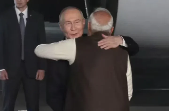 ఎయిర్‌పోర్టులో పుతిన్‌కు స్వయంగా స్వాగతం పలికిన మోదీ