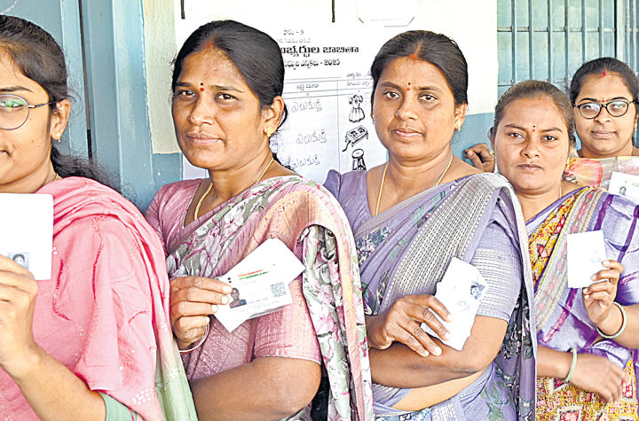 సగానికి పైగా స్థానాల్లో కాంగ్రెస్‌ మద్దతుదారుల పాగా!