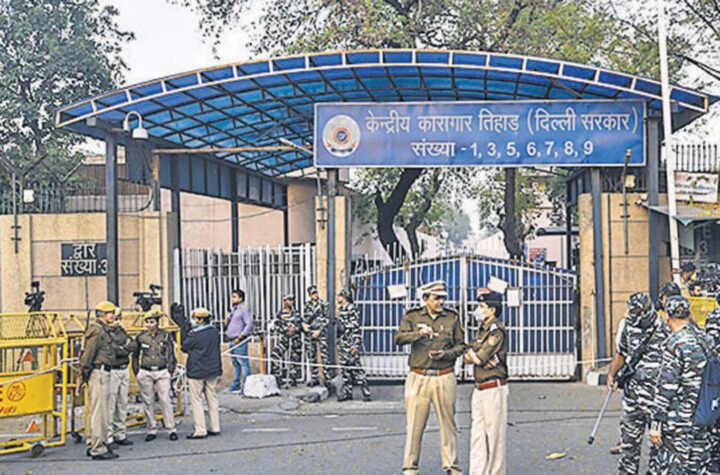 ఆసియాలోనే అతిపెద్ద కారాగారం తిహార్‌ జైలు తరలింపు