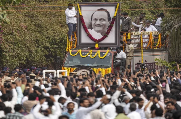 అశ్రునయనాల మధ్య అజిత్ పవార్​ అంత్యక్రియలు