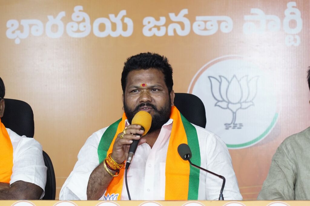 మేడారం జాతరకు అధికారిక సెలవు ప్రకటించాలి