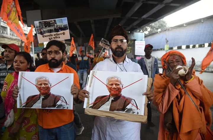 బంగ్లాదేశ్‌ను వదిలిన 9 మంది ఎన్టీపీసీ ఇంజినీర్లు