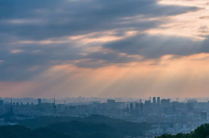 చైనా నగరాలపై ప్లాస్టిక్‌ మేఘాలు!