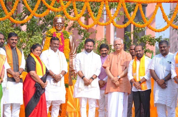 కాపిటలిజం, కమ్యూనిజంలకు ప్రత్యామ్నాయం ఏకాత్మతా మానవతావాదం