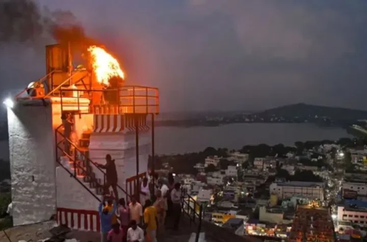 స్తంభంపై దీపం వెలిగించేందుకు హైకోర్టు అనుమతి