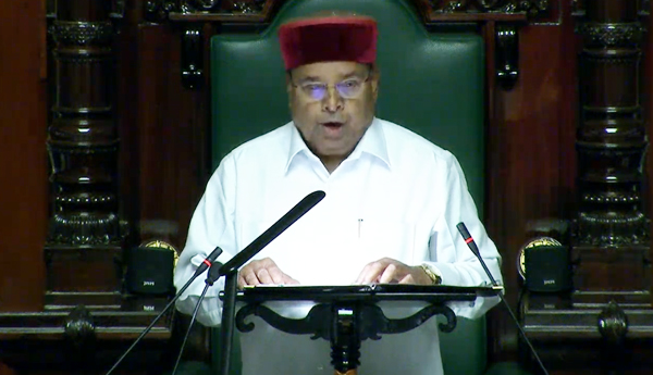 రెండు పంక్తులతో ప్రసంగం ముగించిన కర్ణాటక గవర్నర్