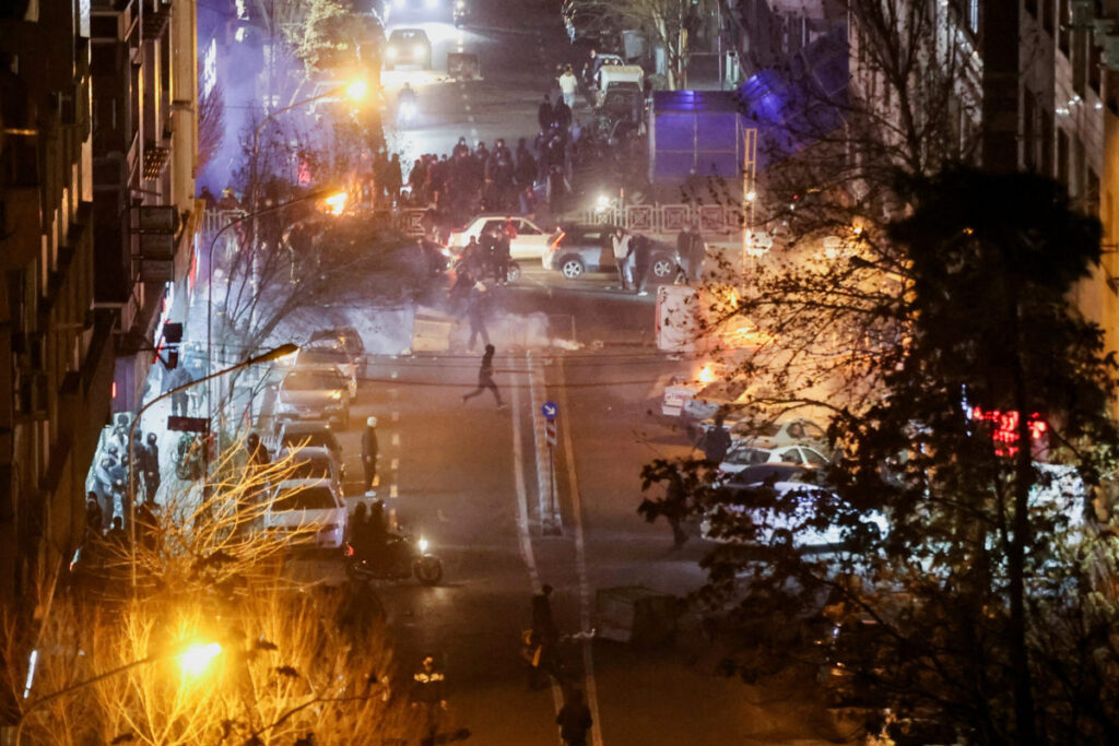 ఇరాన్ నిరసనలతో 2 వేల మందికి పైగా మృతి