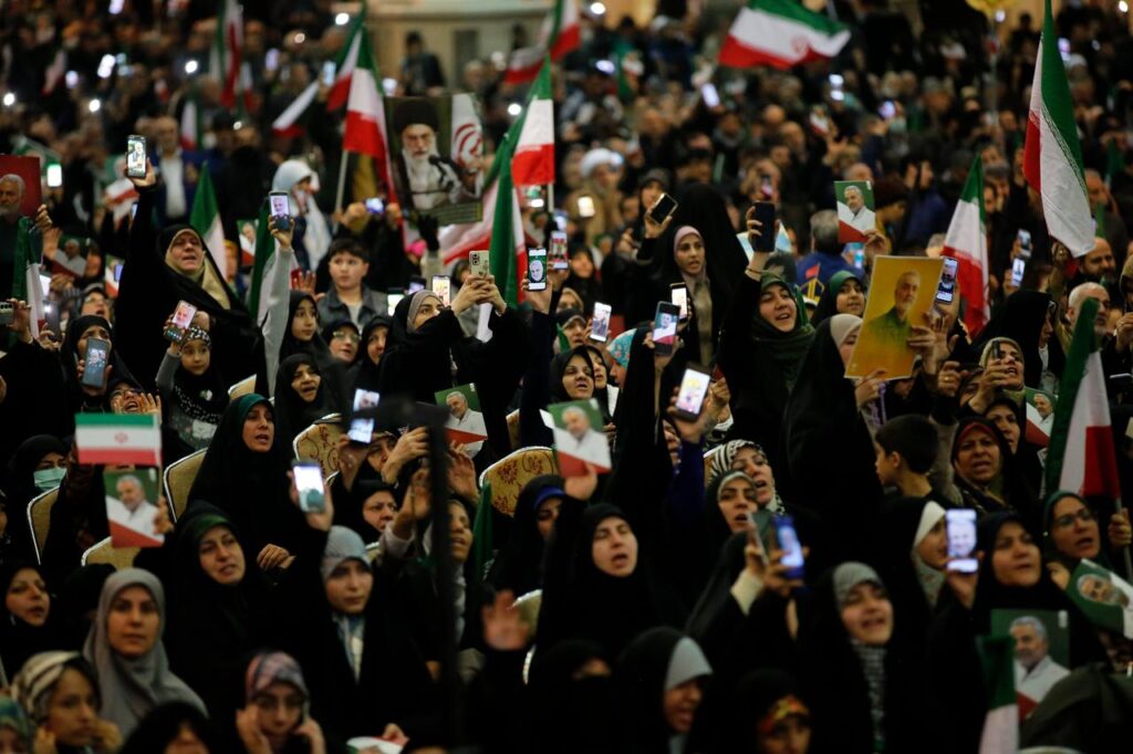 ఇరాన్ లో నిరసనలపై జోక్యం చేసుకుంటామని ట్రంప్ హెచ్చరిక