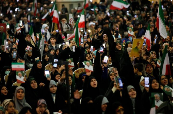 ఇరాన్ లో నిరసనలపై జోక్యం చేసుకుంటామని ట్రంప్ హెచ్చరిక