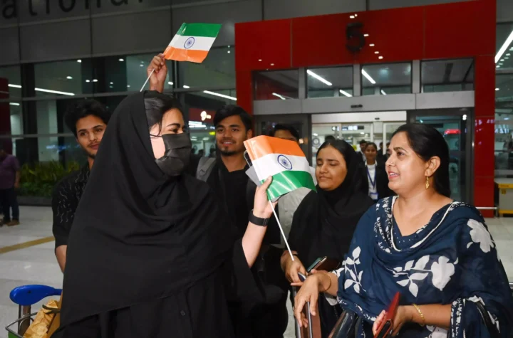 ఇరాన్ నుండి భారత్‌కు చేరుకున్న భారతీయులు