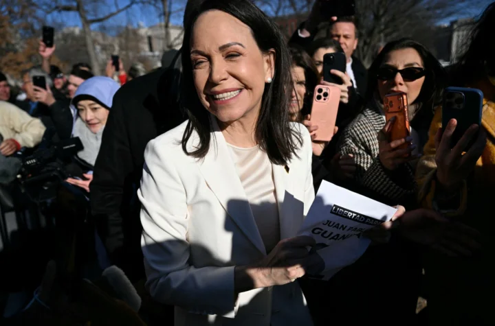 ఎట్టకేలకు నోబెల్ శాంతి బహుమతి అందుకున్న ట్రంప్