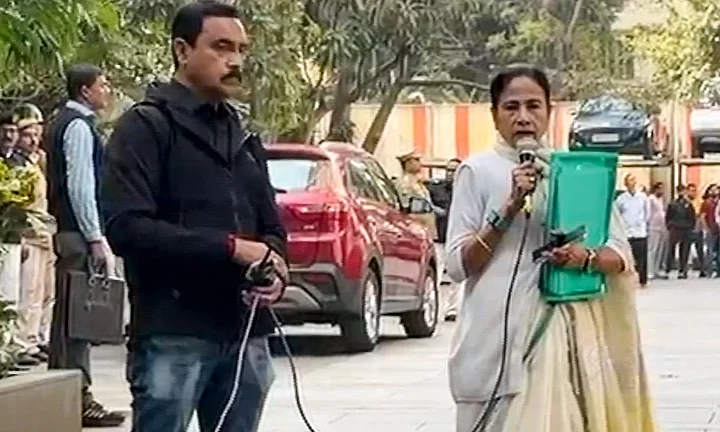 ఐప్యాక్ ఆఫీసుల్లో ఈడీ దాడుల సమయంలో మమతా ప్రత్యక్షం