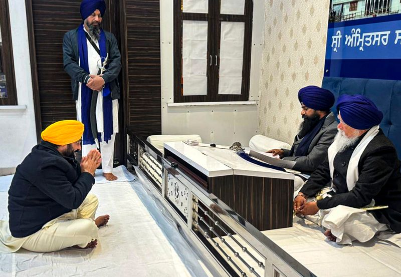 అకల్ తఖ్త్ ముందు హాజరైన సీఎం మాన్