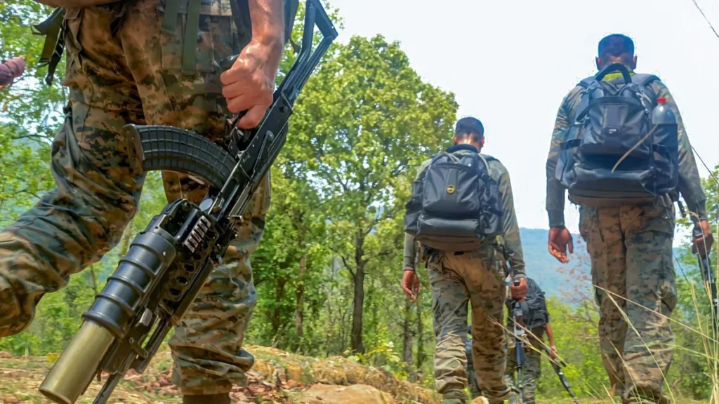 ఛత్తీస్‌గఢ్‌లో 14 మంది మావోయిస్టులు హతం
