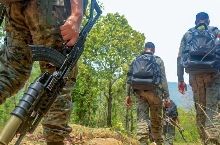 ఛత్తీస్‌గఢ్‌లో 14 మంది మావోయిస్టులు హతం