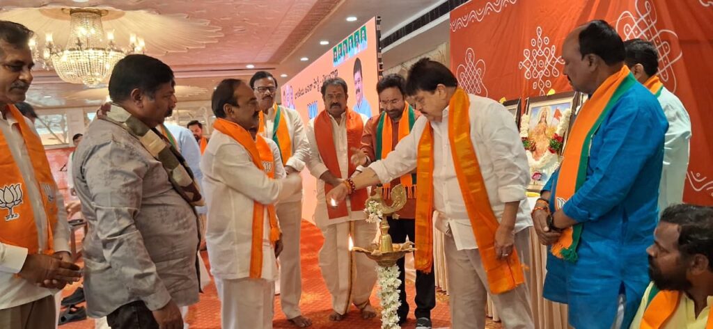 తెలంగాణ రాజకీయాల్లో పోటీ కాంగ్రెస్ – బిజెపి మధ్యే