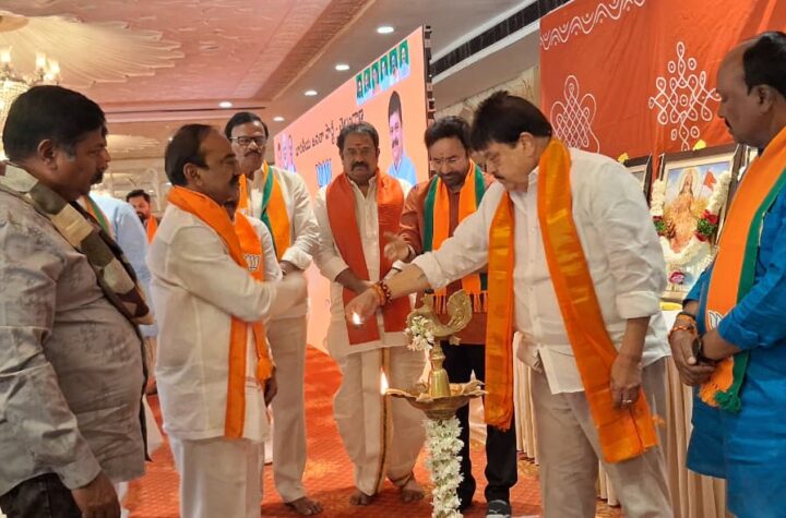 తెలంగాణ రాజకీయాల్లో పోటీ కాంగ్రెస్ – బిజెపి మధ్యే