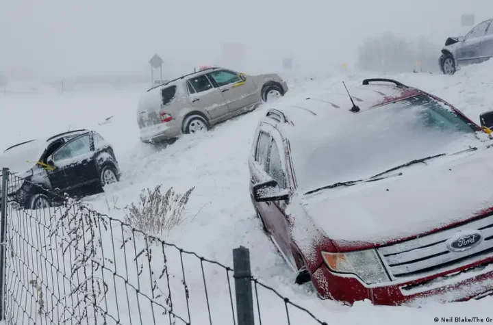 అమెరికాలో మంచు తుపాను బీభత్సం .. 16 రాష్ట్రాల్లో ఎమర్జెన్సీ 