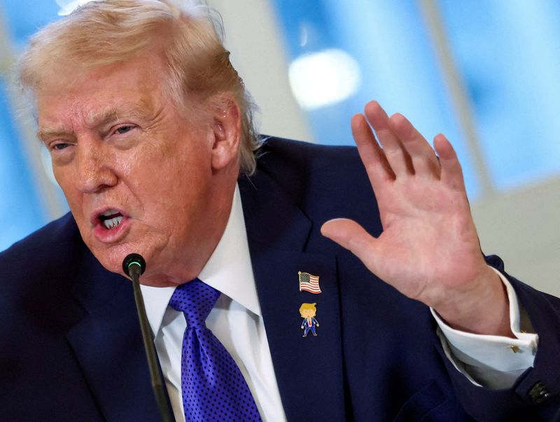 తనను వెనెజువెలా తాత్కాలిక అధ్యక్షుడిగా ప్రకటించుకున్న ట్రంప్ 