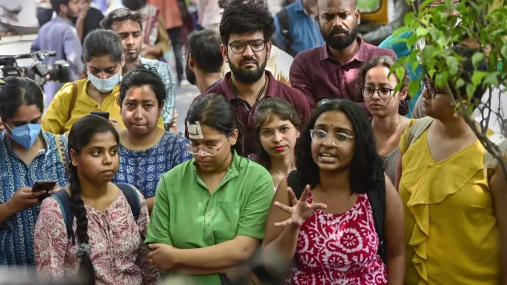 కుల వివక్షత కట్టడి చేసే యుజిసి నిబంధనలపై దుమారం