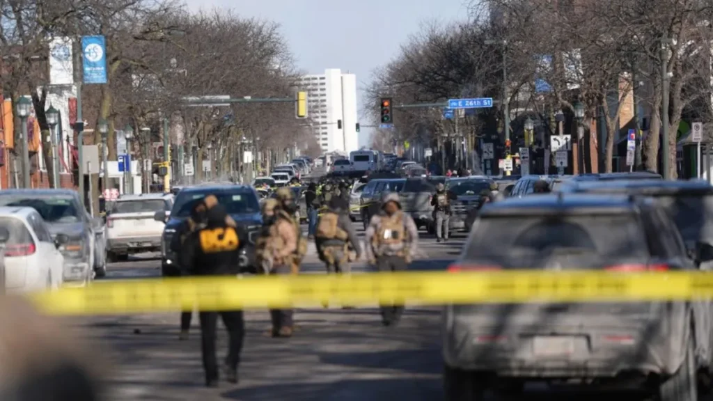 ఇమ్మిగ్రేషన్ ఏజెంట్ల కాల్పుల్లో 51 ఏళ్ల వ్యక్తి మృతి