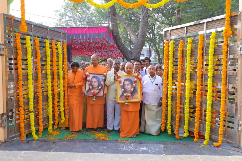 అజ్ఞానమనే చీకటిని తొలగించే వాడే గురువు