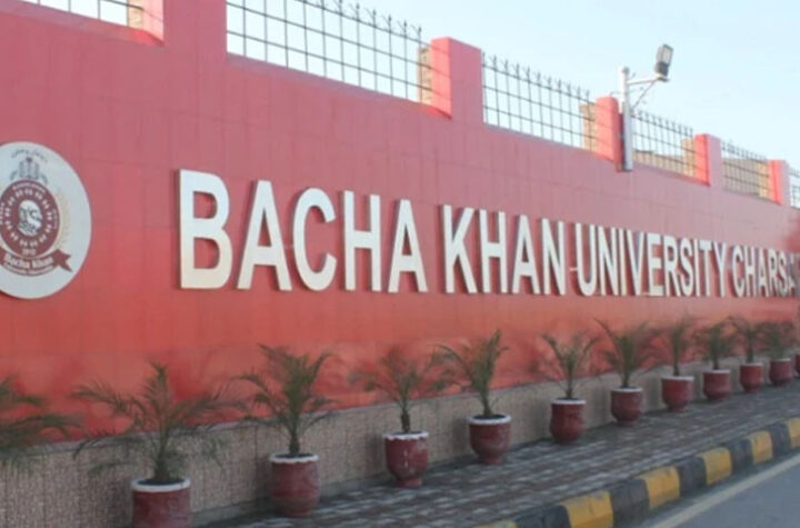 భారత జాతీయ గీతం పాడిన నలుగురు పాక్ విద్యార్థులపై వేటు