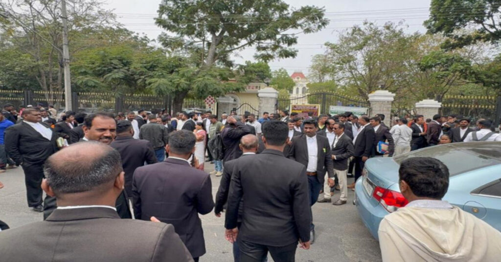 బెంగాల్‌లో ఆరు కోర్టులకు బాంబు బెదిరింపు