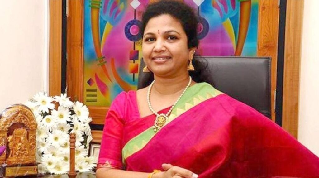 వైసీపీ మాజీ ఎంపీ బుట్టా రేణుక ఆస్తుల వేలానికి ఎల్.ఐ.సీ. సిద్ధం