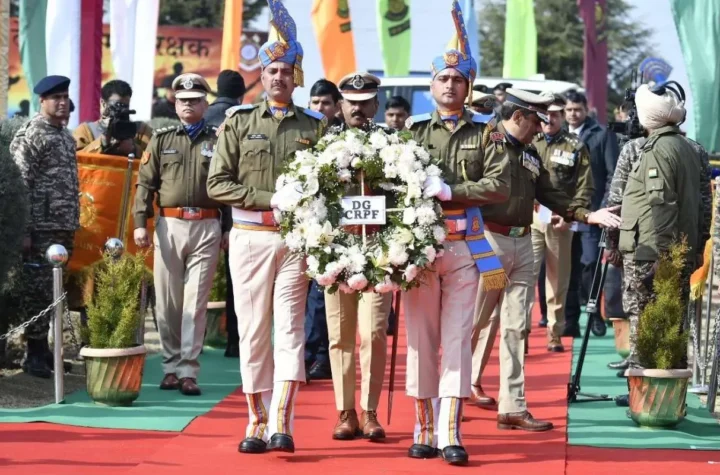 పుల్వామా అమరవీరులకు నివాళులు అర్పించిన సిఆర్‌పిఎఫ్