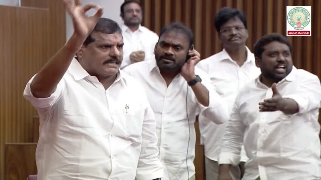 ఎమ్మెల్సీ సోము వీర్రాజుపైకి దూసుకెళ్లిన వైఎస్సార్సీపీ సభ్యులు