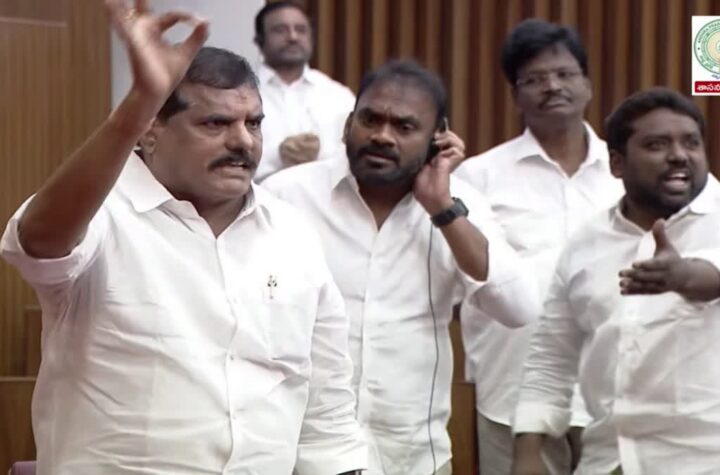 ఎమ్మెల్సీ సోము వీర్రాజుపైకి దూసుకెళ్లిన వైఎస్సార్సీపీ సభ్యులు