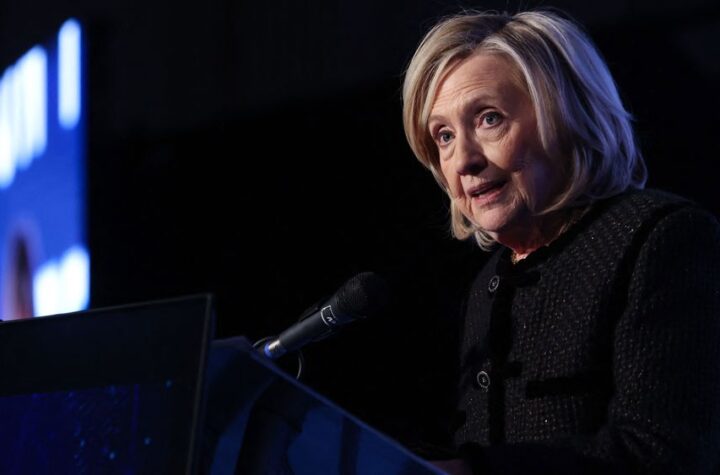 ఎప్‌స్టీన్‌ ఫైల్స్‌ను డోనాల్డ్‌ ట్రంప్‌ కప్పిపెడుతున్నారు