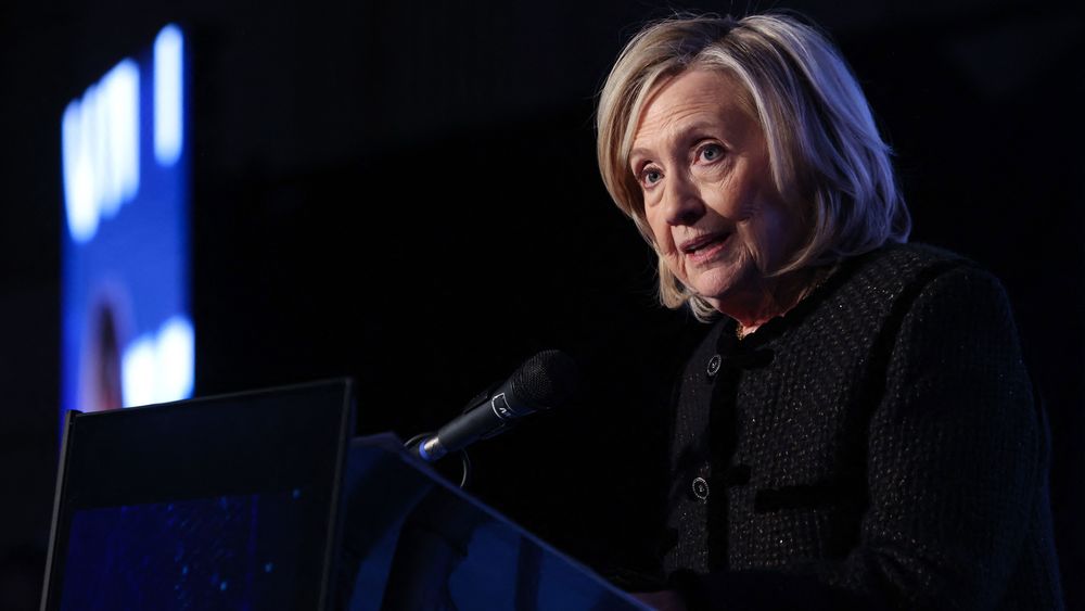 ఎప్‌స్టీన్‌ ఫైల్స్‌ను డోనాల్డ్‌ ట్రంప్‌ కప్పిపెడుతున్నారు