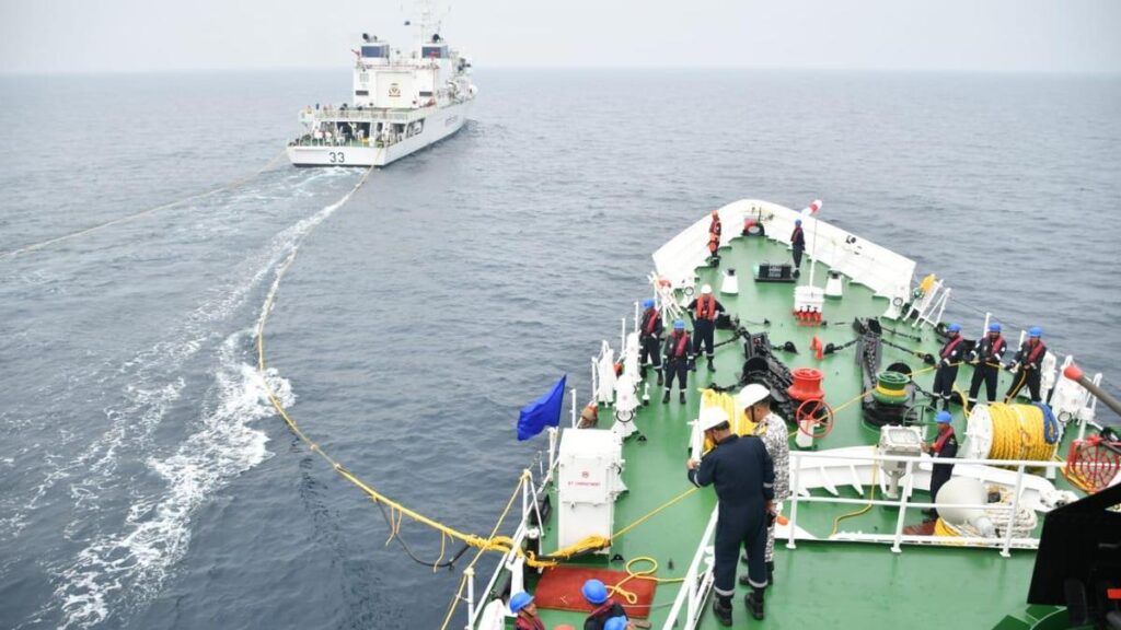 మూడు భారీ ఇరాన్ చమురు నౌకలను పట్టుకున్న భారత్